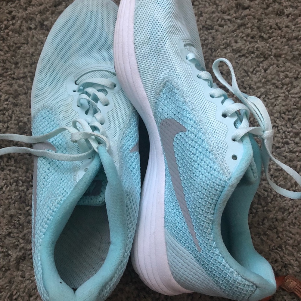 Nike Tiffany blue revolution 3